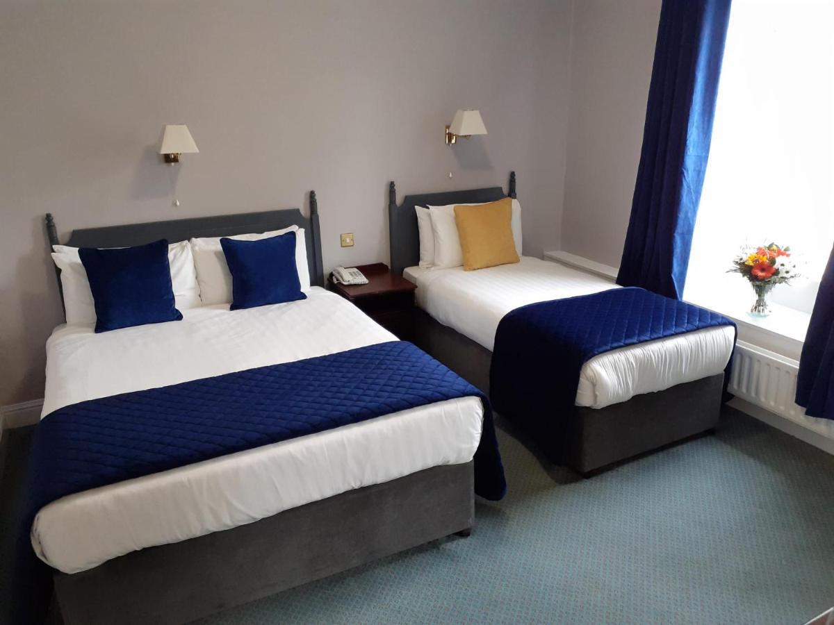 Commodore Hotel Cobh Extérieur photo