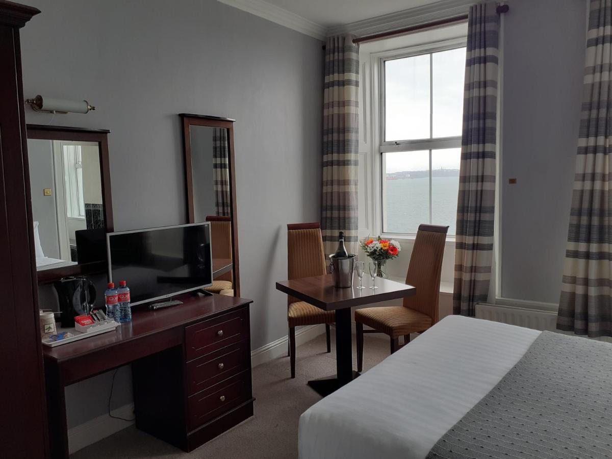 Commodore Hotel Cobh Extérieur photo