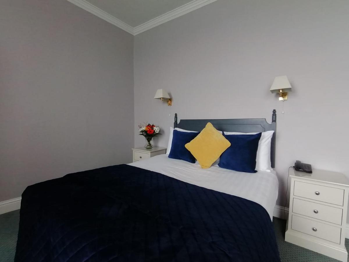 Commodore Hotel Cobh Extérieur photo