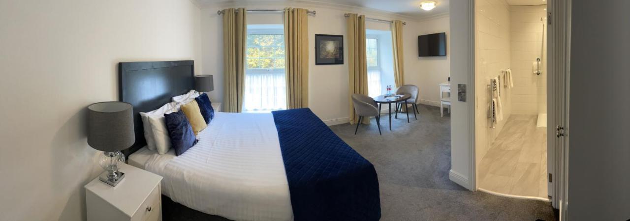 Commodore Hotel Cobh Extérieur photo