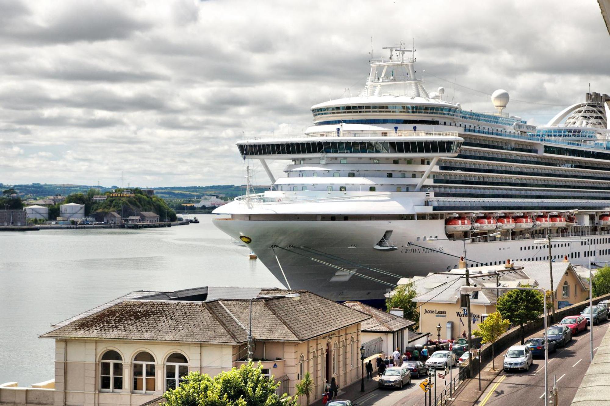 Commodore Hotel Cobh Extérieur photo