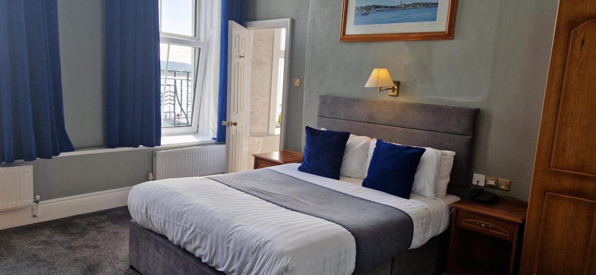 Commodore Hotel Cobh Extérieur photo