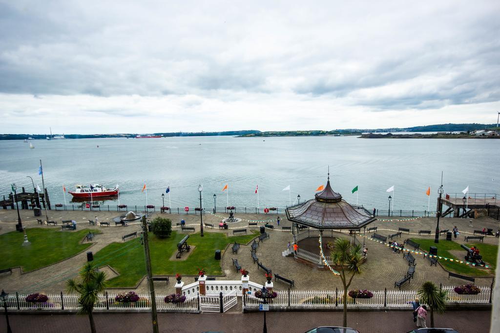 Commodore Hotel Cobh Extérieur photo