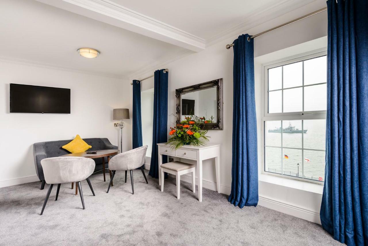 Commodore Hotel Cobh Extérieur photo