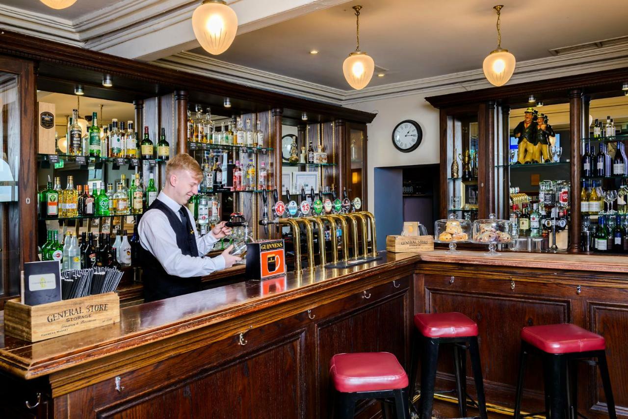 Commodore Hotel Cobh Extérieur photo