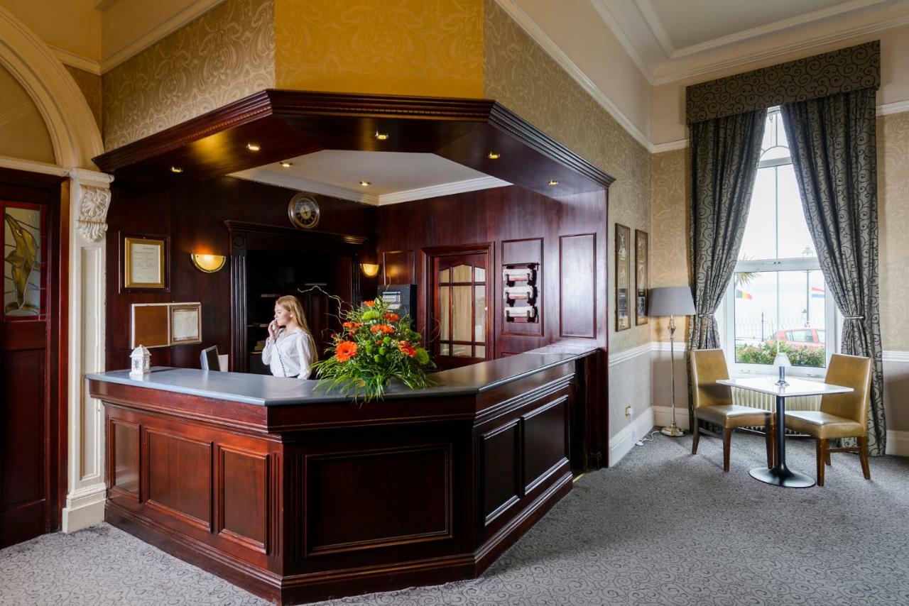 Commodore Hotel Cobh Extérieur photo
